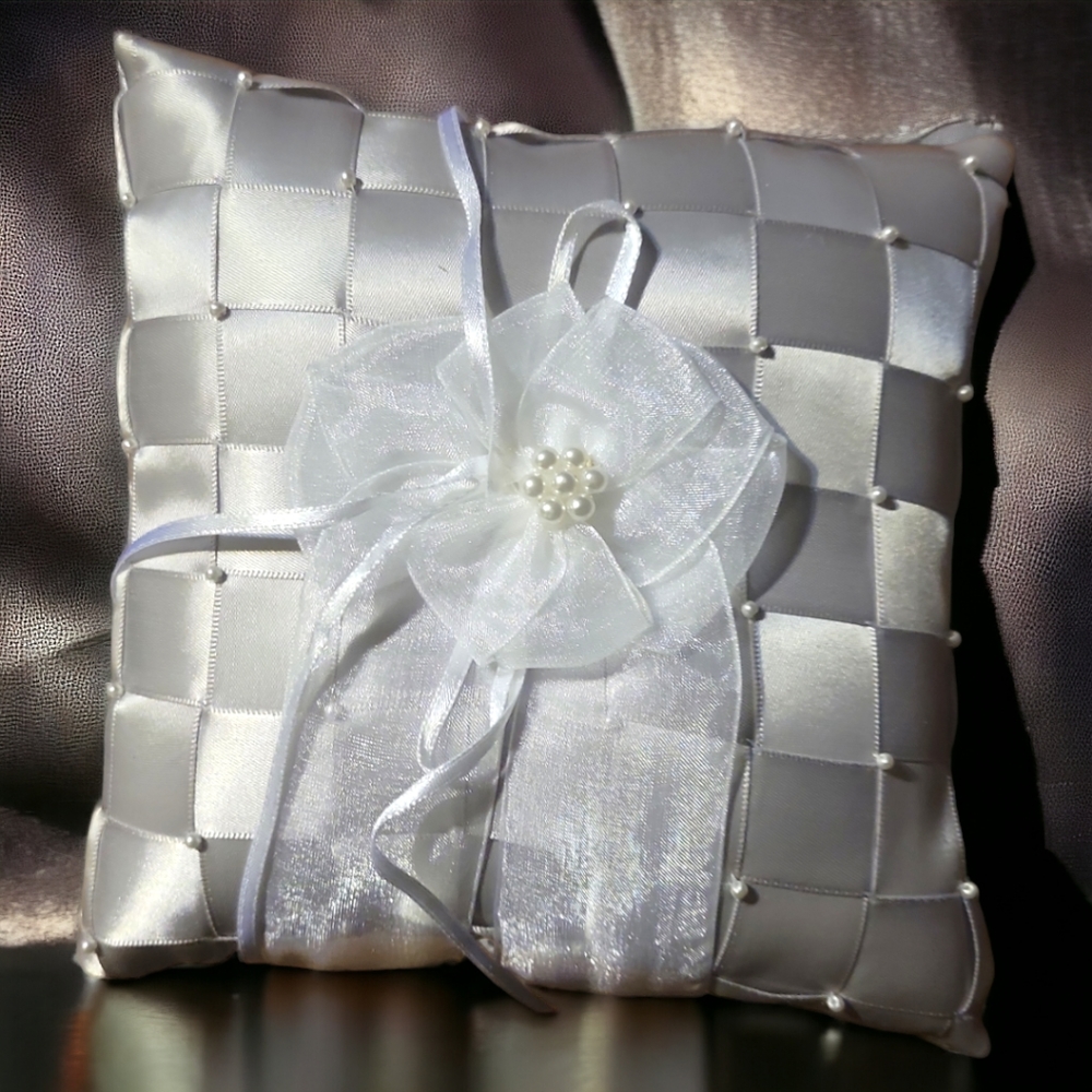 Vtg 2004 Wilton Ring Bearer Satin Pillow Flower Ribbon Pearl Beads Wedding Day
